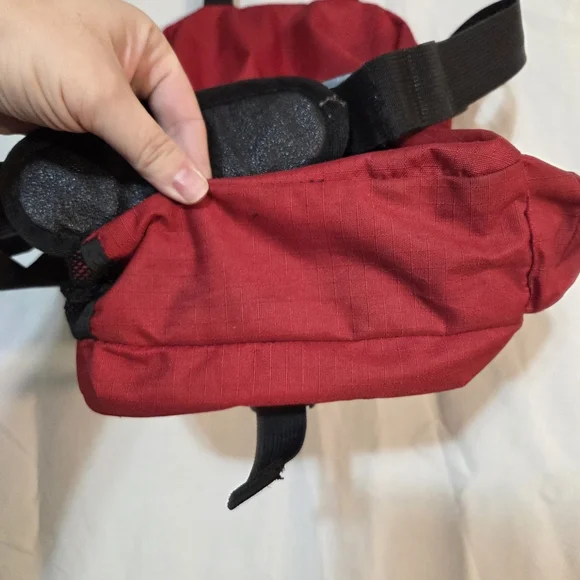 Roots Canada Olympic Red Crossbody Sling Bag Unisex - Picture 6 of 13